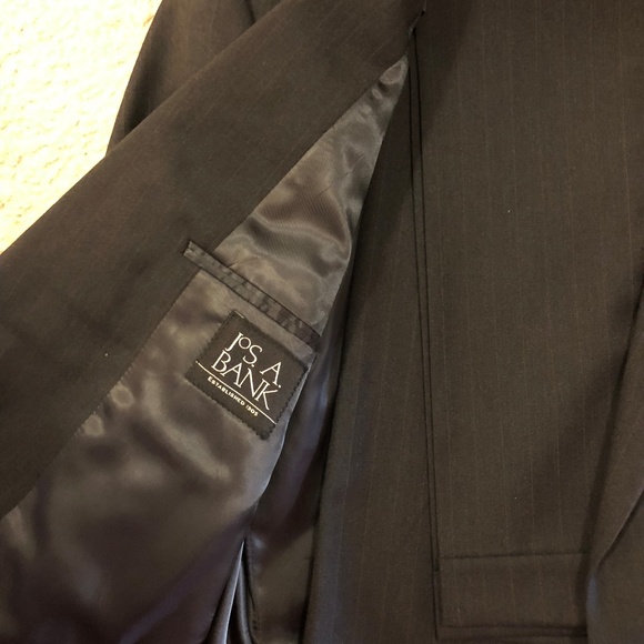 Charcoal pinstripe men's suit - Picture 5 of 7